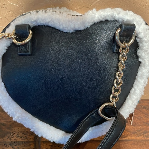 NWOT Juicy Couture Silver & Black with Sherpa Heart Crossbody Bag - Picture 5 of 7